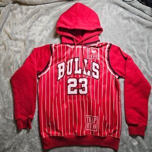 TrapFitCo Bulls 23 Hoodie Men’s M – Red Jersey Style